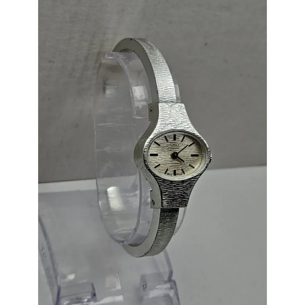 Vintage Timex Womens Textured Aluminum Manual Wind Silver Watch Cuff Unique